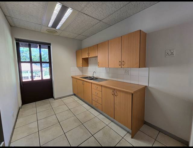 470M² OFFICE TO LET IN BRYANSTON